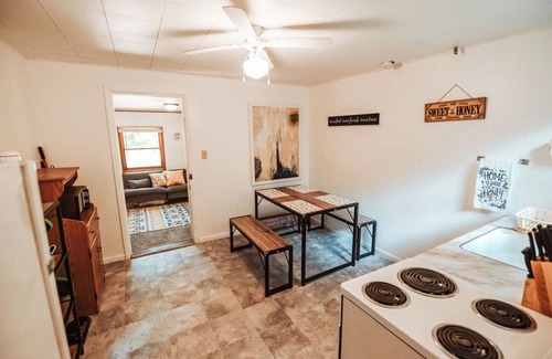 Arkdale Cabin | Bee happy rustic cabin in Arkdale