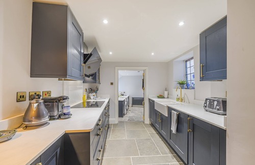 Evershot Cottage | Beech House - sleeps 9 guests in 5 bedrooms