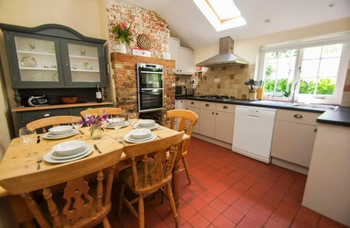 Staplefield House | Beeches Cottage |Garden| by Brighton Holiday Lets