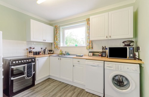 Llanybri Apartment | BEEFS PARK FARM ANNEXE, with a garden in Amroth