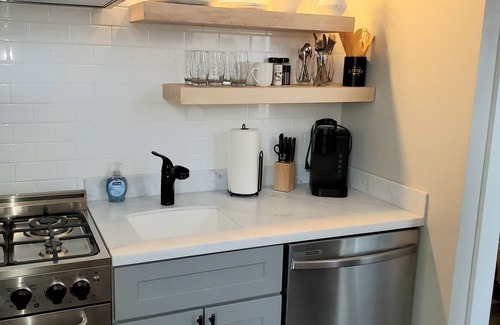 Florence Apartment | Beerwhistle Blonde Studio Apt in Historic Florence