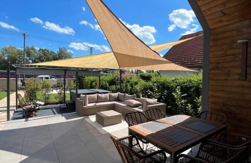Balatonkenese Villa | Beige Villa Balatonkenese