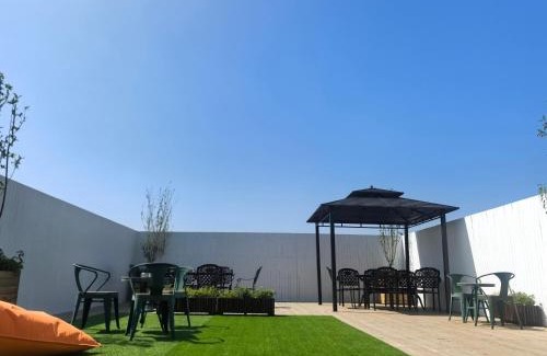 Xicheng Hotel | Beijing Xingshe Youth Hostel-Nearby Tiananmen square & Forbidden City & Houhai Bar street-1 minute walk to subway, Cat-keeping, Great wall&Forbidden city one day tour, Wifi and laundry room, English speaking Reception