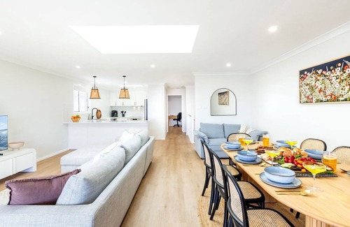 Anna Bay House | Bel Air, 8A Ocean Ave - pet friendly, water views and air con