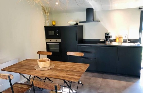 Mesnil-Val-Plage Apartment | Bel Air, Accès Piscine - Jacuzzi Privé - Terrasse