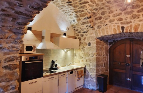Aubenas Apartment | Bel Appartement en sud Ardèche au Bord de la Rivière