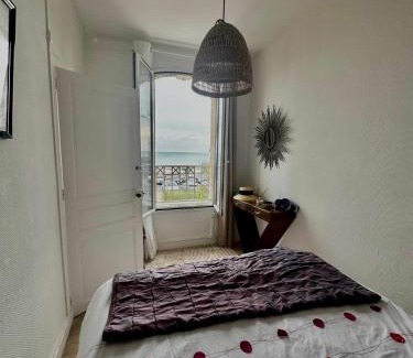 Luc-sur-Mer Apartment | Bel Horizon, charmant appt avec balcon vue mer