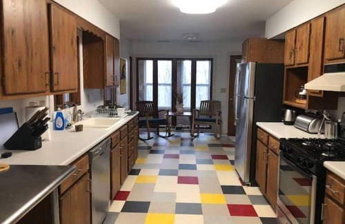 Columbia House | Bell Road Retreat