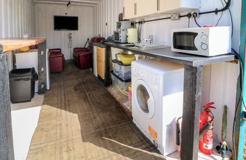 Holmesfield Cottage | BELL TENT TWO, pet friendly, with hot tub in Dronfield