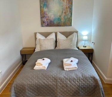 Ludwigsburg Apartment | bella casa - Business&Family, 100m zum Konzerteingang Schloß, Parkplatz, SmartTV, Netflix, Waschmaschine, 24h Checkin, 36qm, AP 12