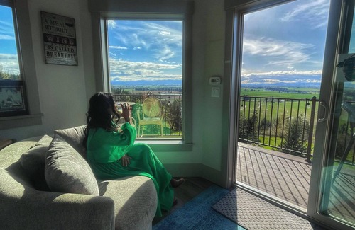 Amity Bed & Breakfast | Bella Collina Bed & Breakfast