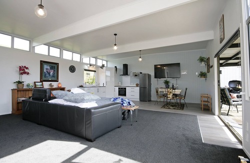 Mangorei House | Bella Park - New Plymouth Holiday Studio