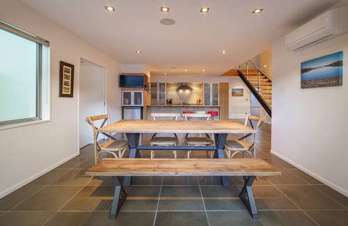 Wanaka House | Bella's Place: Location, style, comfort, spacious & pet friendly