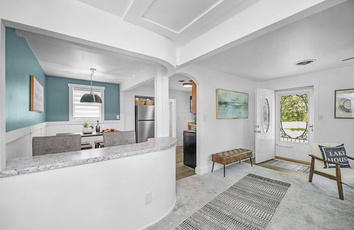 Elkhart House | Bella Vista Lake House – A Peaceful Waterfront Retreat on Scenic Heaton Lake