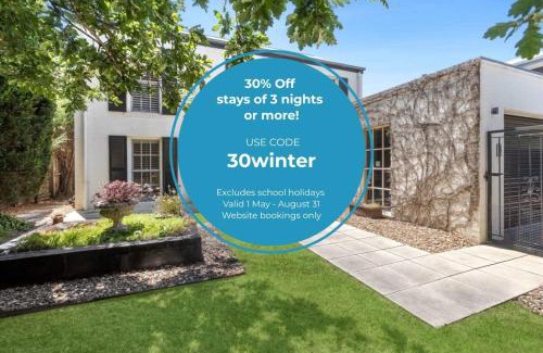 Torquay House | Bella Vista Retreat With Pool 950m to Beach