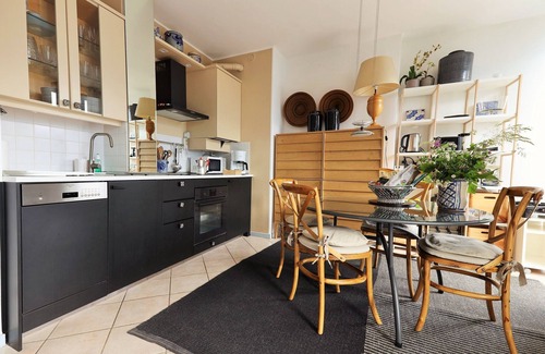 Limonta Apartment | Bellagio Retreat, lake view balcony, parking, WiFi, AC, nearby beach and ferries