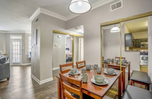 Houston Apartment | Bellaire-Galleria Hideout