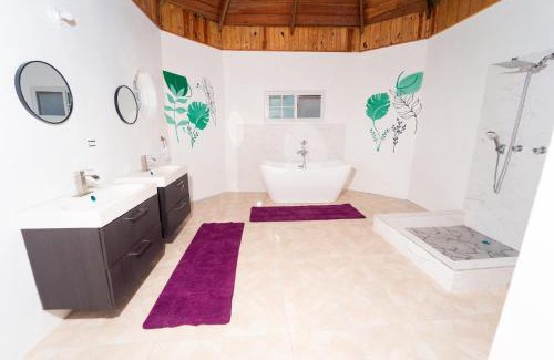Stewart Town Villa | Belle Air Seaview- Entire Home (5 Bdrm 5Bath)