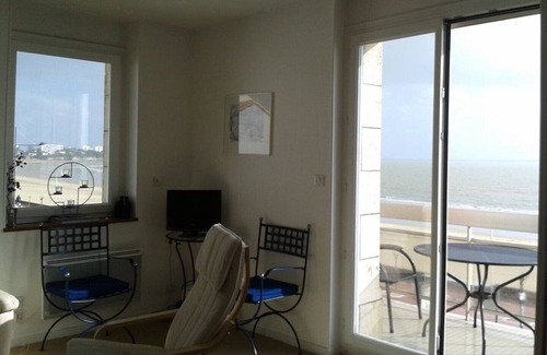 Royan Apartment | Belle Epoque Villa facing the sea