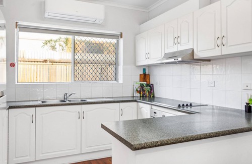Henley Beach South Apartment | Belle Escapes - Relax Inn Henley Beach South
