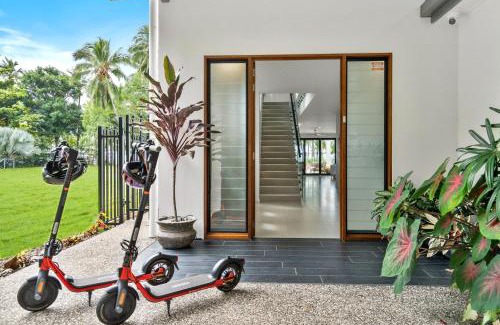 Palm Cove House | Belle Escapes Beach Manor