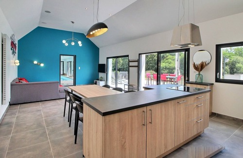 Douarnenez Villa | Belle Longère Avec Piscine Intérieure, Spa, Sauna à 5 min de la Plage et du Port