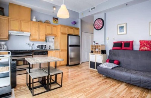 Quartier des Spectacles Apartment | Belle Vie.