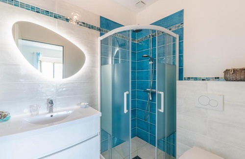 Savigny House | Belle Vue