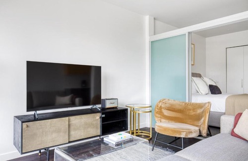 Wilburton Apartment | Bellevue 1BR w BBQ Gym WD nr Spring District SEA-145