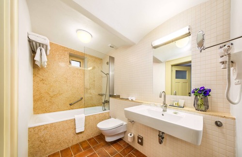 Benesov Hotel | Bellevue Hotel Benešov