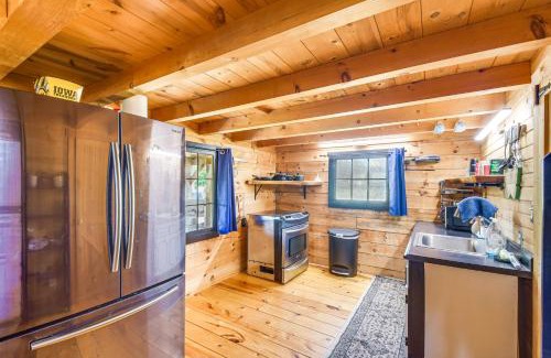 Bellevue Apartment | Bellevue Log Cabin with Gas Grill and Creek Access
