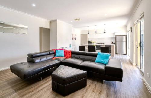 Belmont Villa | Belmont Beauty - Relaxing Poolside Stay for Families