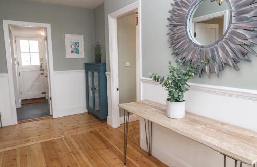 Newlyn House | Belmont