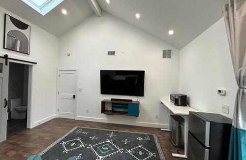 Belmont Apartment | Belmont Master Studio Suite centrally located in the Bay Area.