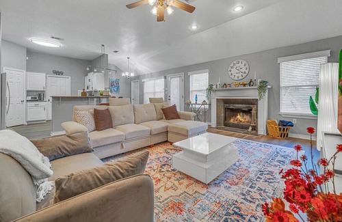Belton House | Belton Lakeview | Game Room | Hot Tub | Fireplace