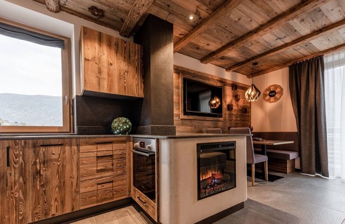 Male Apartment | Belvilla by OYO Private SPA Suite Nidaris