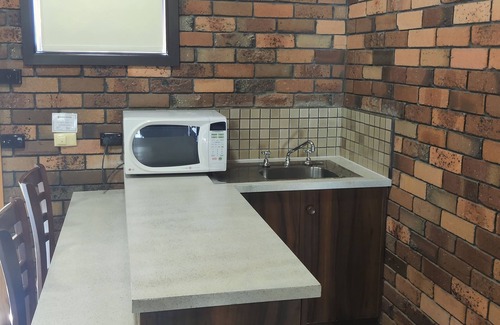West Wodonga Hotel | Belvoir Village Motel & Apartments Wodonga