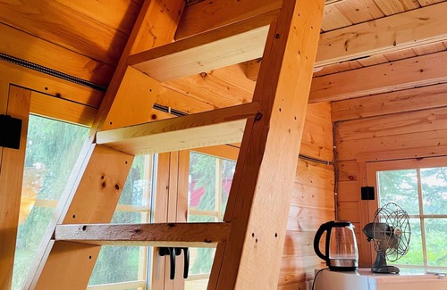 Belwood Cabin | Belwood Bunkie Escape & Spa minutes away from Elora