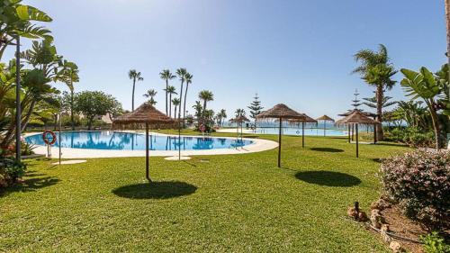 Torrequebrada Apartment | Benalmadena Suite Vistas panorámicas, 2 piscinas, Area infantil, Bar, Jardines y Tenis