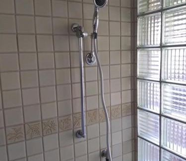 Benbow House | Benbow guesthouse with private bathroom and salt pool-pet friendly