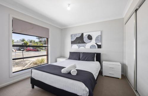 Jackass Flat House | Bendigo Signature Accommodation on Averys