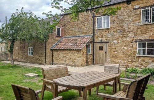 Dursley House | Bengough's Annexe