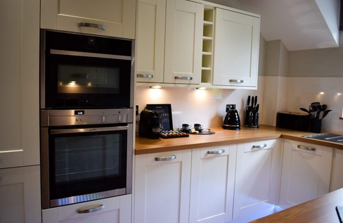 Arden Cottage | Benoch Lomond Castle - sleeps 4 guests in 2 bedrooms