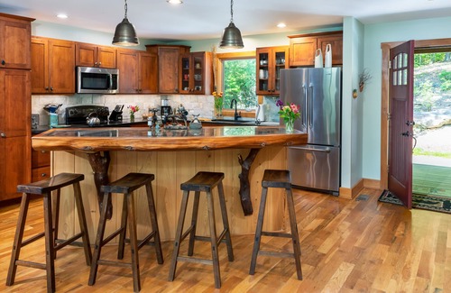 Arden Bed & Breakfast | Bent Creek Lodge Bed & Breakfast