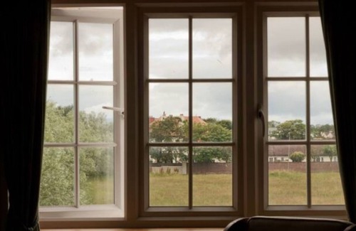 Troon Apartment | BentinckHouse - sleeps 10 guests in 3 bedrooms
