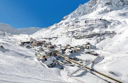 Zuers Ski Chalet | Bentleys House MOUNTAIN Residence