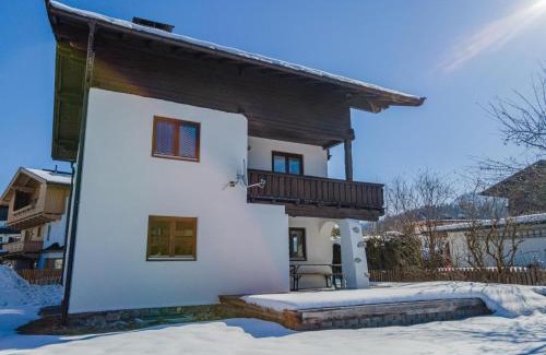 Kitzbuehel Ski Chalet | Berg und Bach