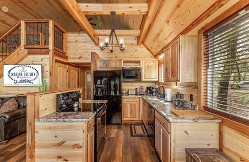 Afton Cabin | Berkshire Cabin (Boat Slip Included)