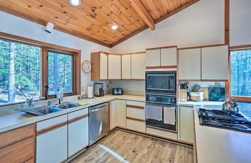 Otis House | Berkshires Cabin 2 Mi to Appalachian Trail!