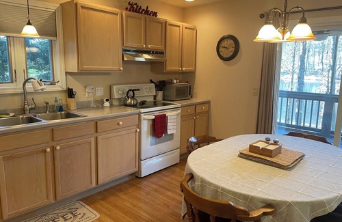 Sherwood Forest House | Berkshires Lakefront Gem. Cozy home w/hiking, swimming & all things cultural!n
